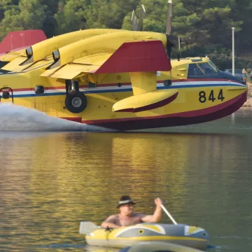 Može li kanader usisati kupača ili ronioca? Eto odgovora na pitanje koje i danas pla&scaron;i mnoge