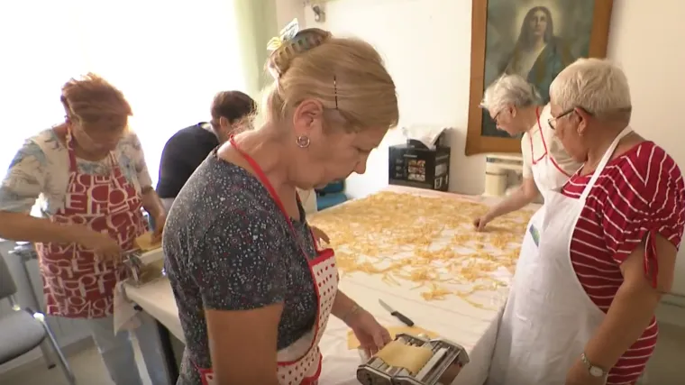 Vinkovčanke čuvaju recept star generacijama: 'Žali Bože juhe bez domaće tjestenine'