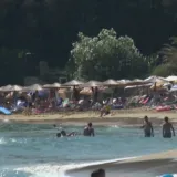 Od cijene pizze preko ča&scaron;e vina do smje&scaron;taja: Je li jeftinije ljetovati na Braču ili na Krfu?