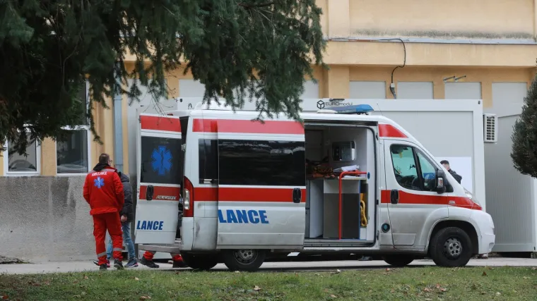 Preminuo dječak (15): Pozlilo mu na bazenu, danima se borili za njegov život