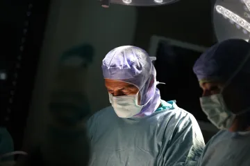 doc. Mladen Mi&scaron;kulin otkriva tehniku zahvaljujući kojoj pacijenti SB Arithere hodaju već prvi dan nakon operacije kuka