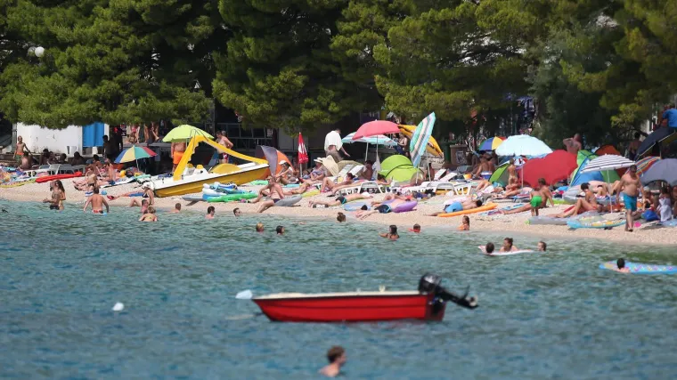 Obiteljski odlazak na plažu zavr&scaron;io tučnjavom: 'Dvojica su me sru&scaron;ila na pod i udarala'
