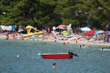 Obiteljski odlazak na plažu zavr&scaron;io tučnjavom: 'Dvojica su me sru&scaron;ila na pod i udarala'