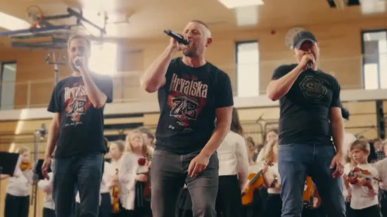 Zapre&scaron;ić Boysi za Direkt: Kako navijačke pjesme i violine pomažu gluhoj i nagluhoj djeci?
