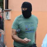 Evo za&scaron;to je policajac nosio fantomku pred &Scaron;egotinom kućom: 'Ne bi bilo dobro da ih prepoznaju'