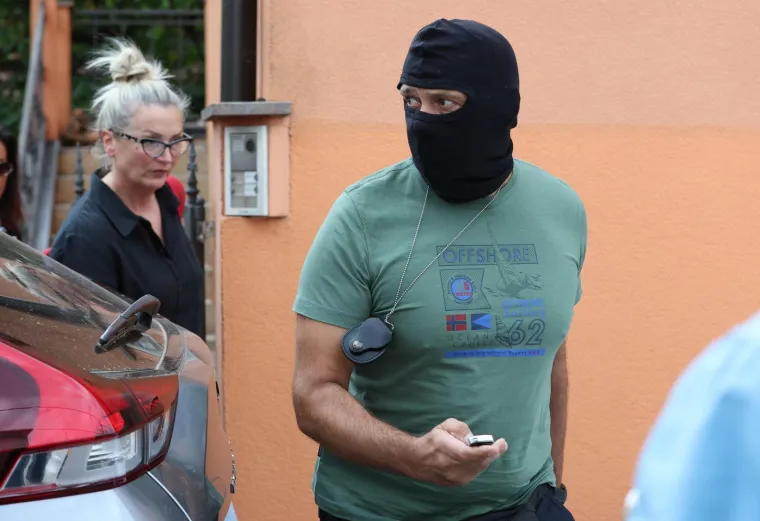 Evo za&scaron;to je policajac nosio fantomku pred &Scaron;egotinom kućom: 'Ne bi bilo dobro da ih prepoznaju'