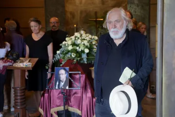 Posljednji pozdrav legendarnom Mazalu: Brojne zvijezde oprostile se od Damira &Scaron;abana