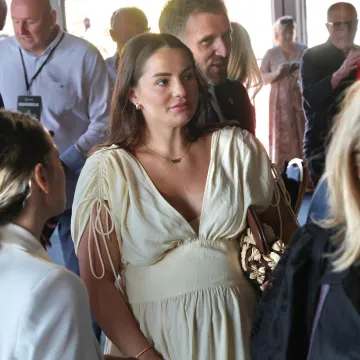 Barbara Džinović ex. Matić pokazala trudnički trbuh
