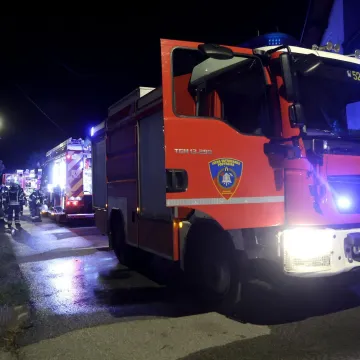 Vatra buknula u Podstrani: Na terenu vatrogasci iz tri postrojbe