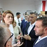 Premijer Plenković do&scaron;ao na ragbi spektakl: Pogledajte s kim je sjeo uz teren