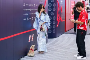 F1 fanovi povećavali svaku fotografiju Alexandre Leclerc, a najluđi već imaju teorije zavjere