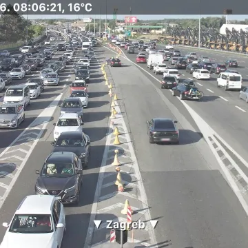 Velike gužve na autocestama i graničnim prijelazima, stvaraju se kolone
