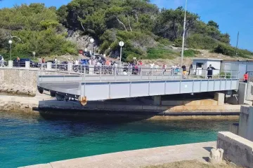 Zaglavio most na Lo&scaron;inju: Nastao krkljanac, u pomoć priskočili vatrogasci