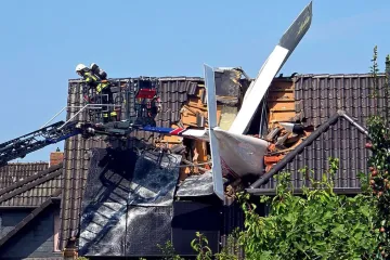 Avion se zabio u obiteljsku kuću: Jedna osoba poginula, za drugom tragaju