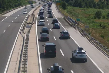 Zbog nesreća se povremeno zatvaraju tuneli, vozi se usporeno: Na Bajakovu kilometarska kolona