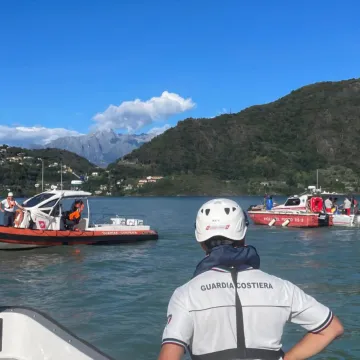 Tragedija na obiteljskom odmoru u susjedstvu: Otac skočio za sinom u jezero, nikada nije izronio
