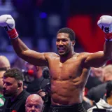 Joshua umalo izgubio od Albanca, pa sve podsjetio da je prvak