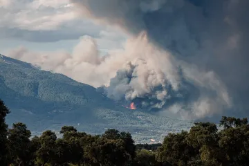 Evakuirano vi&scaron;e od 300.00 stanovnika! Vatrogasci: 'Formirao se pirokumulonimbus...'