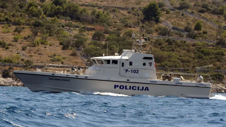 Skiper pao u more kod &Scaron;olte, traje potraga za njim