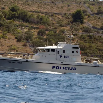 Skiper pao u more kod &Scaron;olte, traje potraga za njim