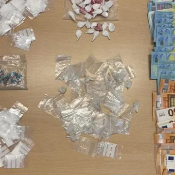 Mladi Albanac pao kod Pirovca: Policajcima je bio sumnjiv, kad su mu zavirili u auto bilo je jasno za&scaron;to
