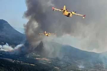 Hrvatski piloti gase velike požare u Francuskoj: U dva dana izbacili 402 tone vode