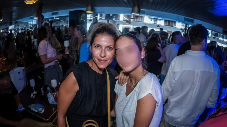 Jelena Perčin s kćeri Lotom (17) podržala supruga Antu Gelu na putu prema Veloj Luci