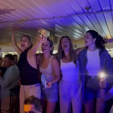Ori se pjesma, fe&scaron;ta ne staje: Pogledajte atmosferu s trajekta prema Veloj Luci
