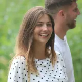 Svi su zastali zbog djevojke u točkicama, a njezin zarazni osmijeh osvojio je cijelu Marinu