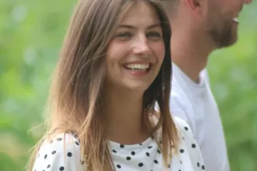 Svi su zastali zbog djevojke u točkicama, a njezin zarazni osmijeh osvojio je cijelu Marinu