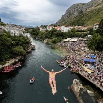 Isklesana tijela i spektakularni skokovi u Neretvu: Prizori koji ostavljaju bez daha