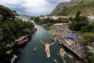 Isklesana tijela i spektakularni skokovi u Neretvu: Prizori koji ostavljaju bez daha