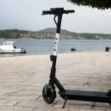Maloljetnice kod Zadra pale s e-romobila, liječnici se jednoj bore za život