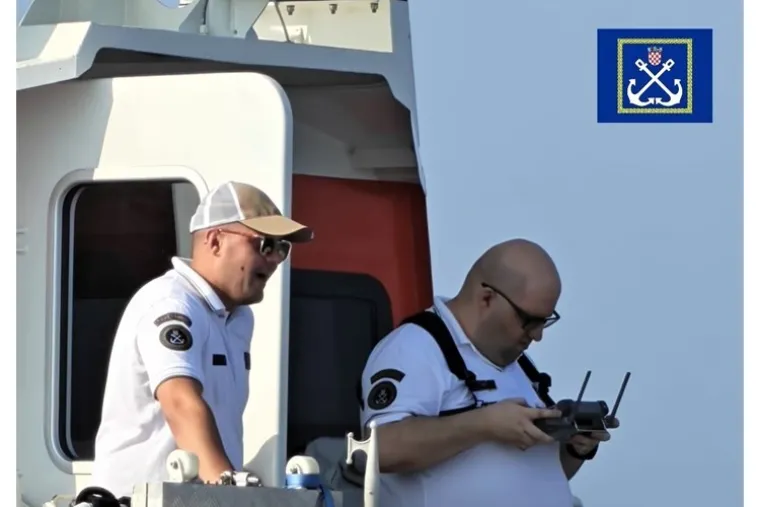 Pro&scaron;ireno traganje za nestalim skiperom: Ponovno uključen zrakoplov Obalne straže