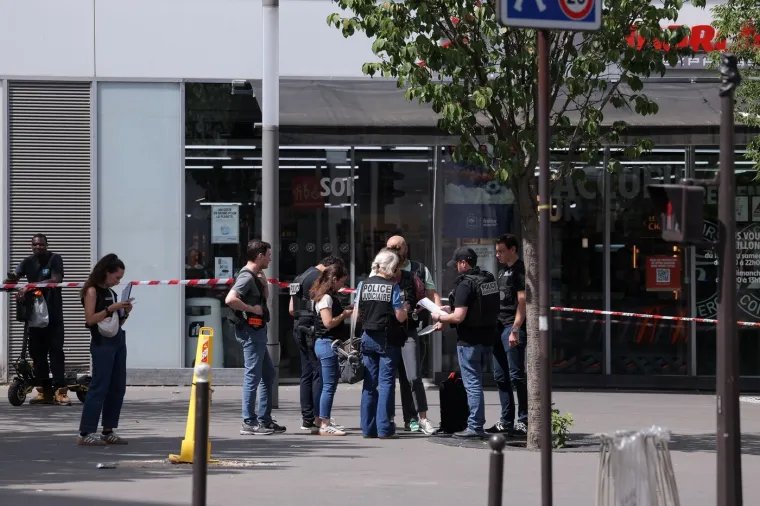 Napad nožem u Parizu! Usred bijela dana izbo tri žene, svladao ga policajac izvan službe