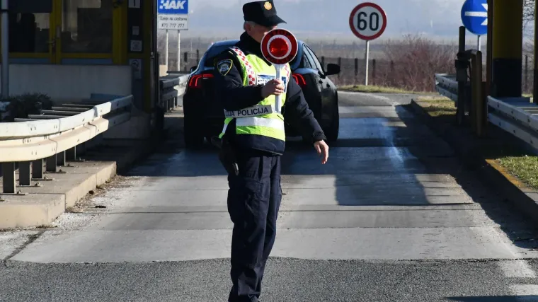 Nijemac i &Scaron;vicarac bahatom vožnjom &scaron;okirali policiju: Evo kojom brzinom su jurili