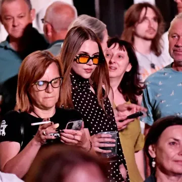 Nije bila na pozornici, ali sve je zasjenila: Tajanstvena brineta mamila poglede u Varaždinu