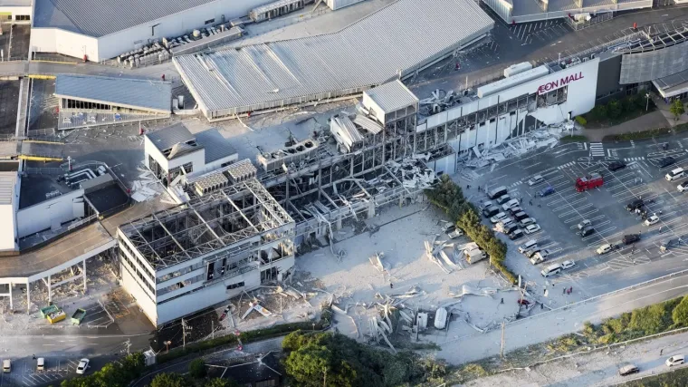 &Scaron;ire se snimke: Očajni ljudi zarobljeni u trgovačkom centru koji se uru&scaron;ava nakon razornog potresa