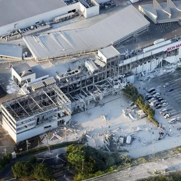 &Scaron;ire se snimke: Očajni ljudi zarobljeni u trgovačkom centru koji se uru&scaron;ava nakon razornog potresa