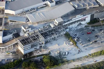 &Scaron;ire se snimke: Očajni ljudi zarobljeni u trgovačkom centru koji se uru&scaron;ava nakon razornog potresa
