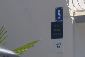 Inspektori če&scaron;ljaju jedan hrvatski otok: Bijesni vlasnici apartmana napali tv ekipu