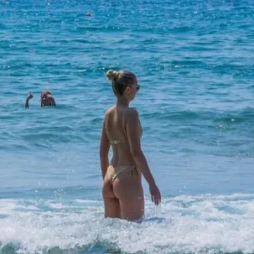 Sunce, badići i čista uživancija: Pogledajte kako su ljepotice okupirale plažu na Korčuli