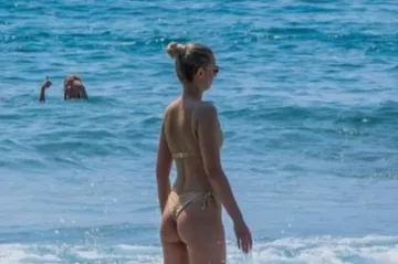 Sunce, badići i čista uživancija: Pogledajte kako su ljepotice okupirale plažu na Korčuli