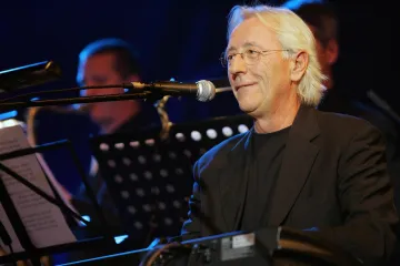 [KVIZ] Samo pravi fanovi znaju nastaviti ove stihove pjesama Olivera Dragojevića