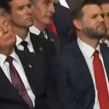 Trump zaspao na Grahamovom sprovodu? Oglasila se Bijela kuća: 'Razmi&scaron;ljao je o gubitku'