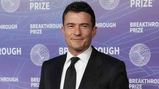 Orlando Bloom (49) potpuno zaboravio Katy Perry: Ovako izgleda 20 godina mlađa koju sada ljubi