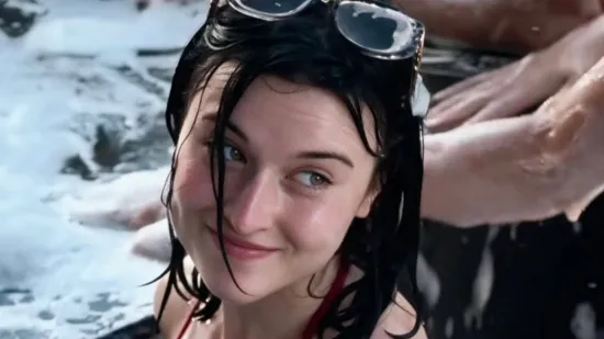 Oglasila se djevojka u crvenom bikiniju, &scaron;armerica čiji je video skupio preko 100 milijuna pregleda!