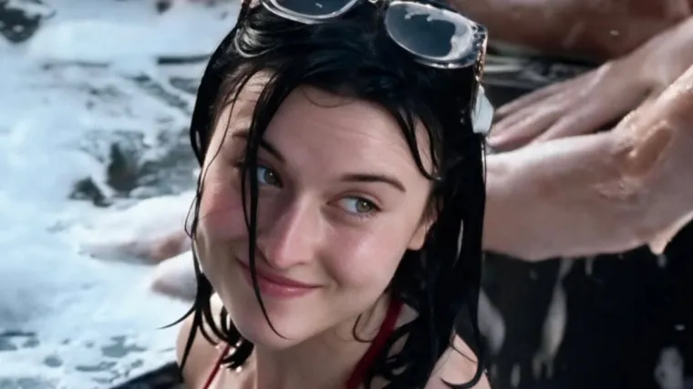 Oglasila se djevojka u crvenom bikiniju, &scaron;armerica čiji je video skupio preko 100 milijuna pregleda!
