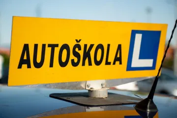 Ako na ovom kvizu o prometnim pravilima ostvari&scaron; sve točne odgovore, zaslužio si vozačku dozvolu