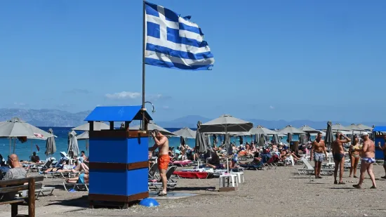 Mu&scaron;karac uočio sumnjiv predmet uz obalu: Odmah su zatvorili pje&scaron;čanu plažu!